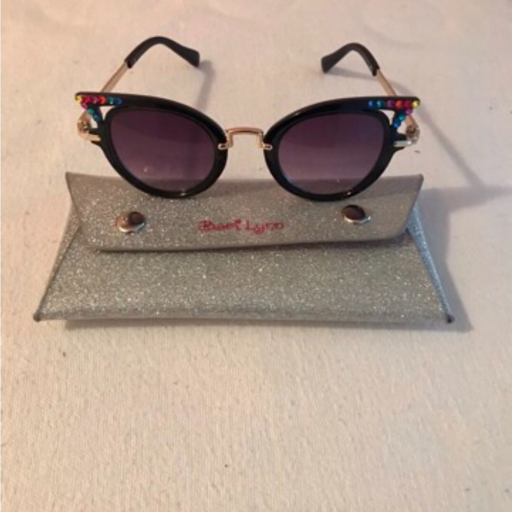 BARY LYNN, GIRLS CAT-EYE SUNGLASSES.